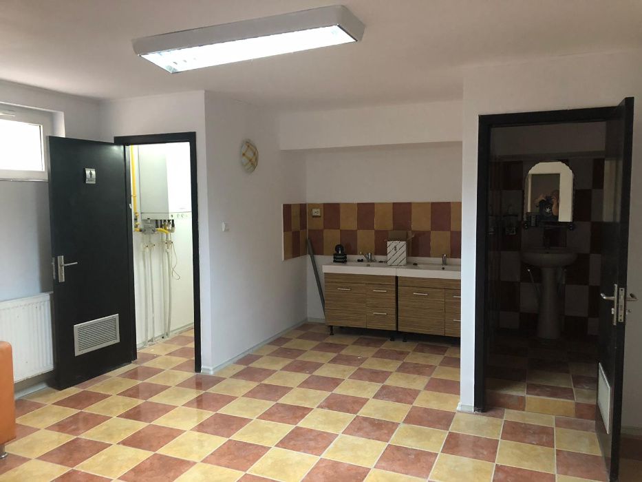 Vand Spatiu Comercial la Demisol pe Str Eliberarii