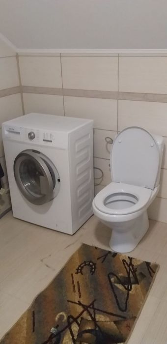 Navodari,privat,etaj vila centru,250e