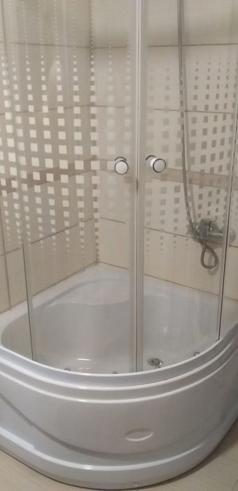 Navodari,privat,etaj vila centru,250e