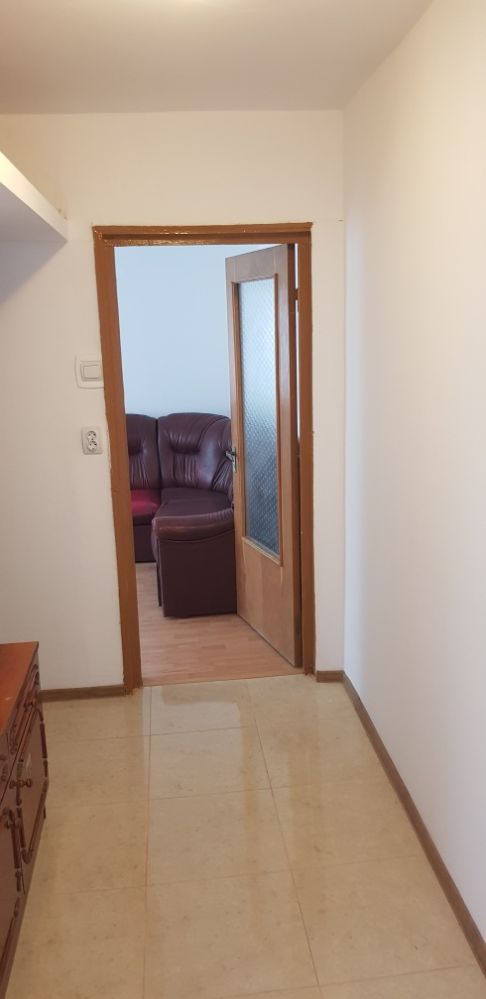 Inchiriez apartament 3 camere zona km 4-5.