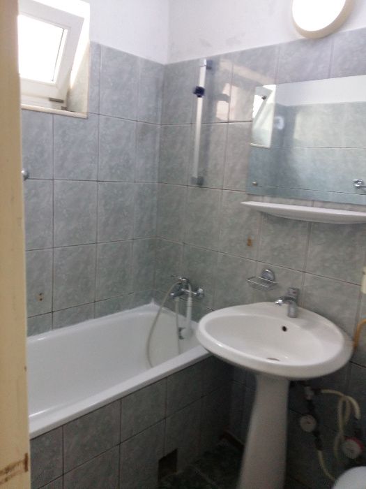 Ofer spre inchiriere apartament 4 camere, langa Universitatea Ovidius