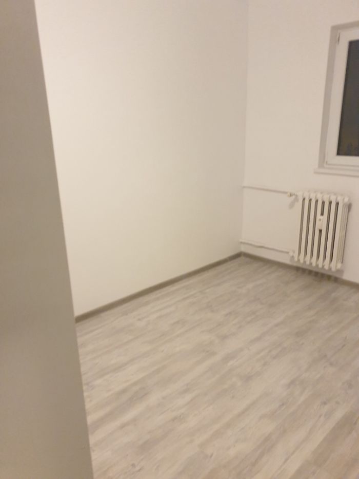 Vand garsoniera zona siraj nou renovată