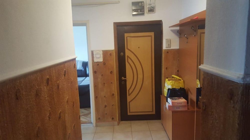 Vand apartament cu 2 camere decomandat