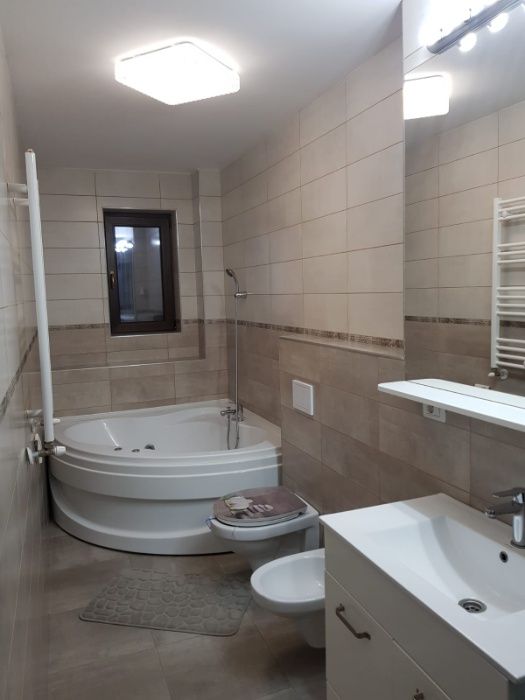 Apartament cu 3 camere.