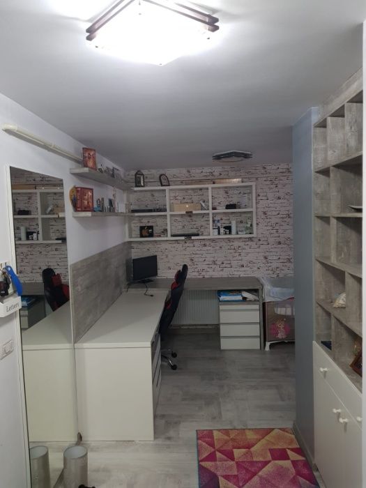 Apartament cu 3 camere.