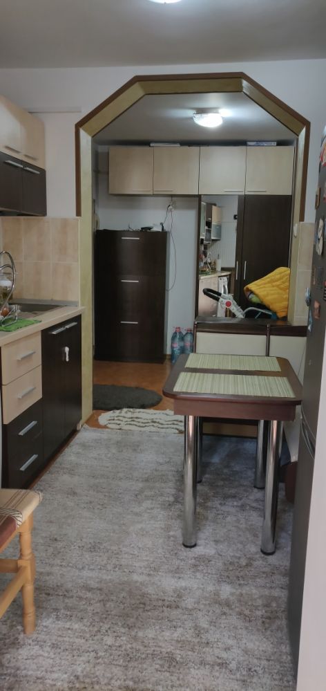 Propriatar. Apartament 3 camere dec Petru Poni langa Copou