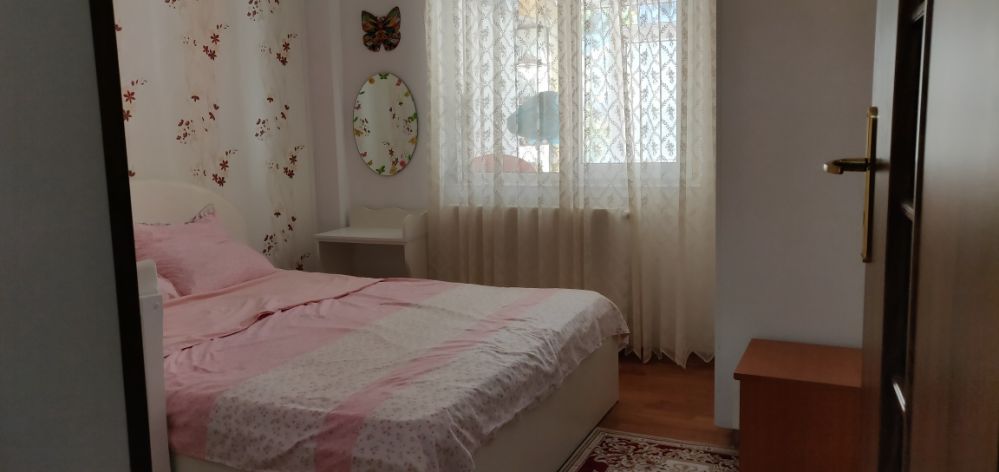 Propriatar. Apartament 3 camere dec Petru Poni langa Copou