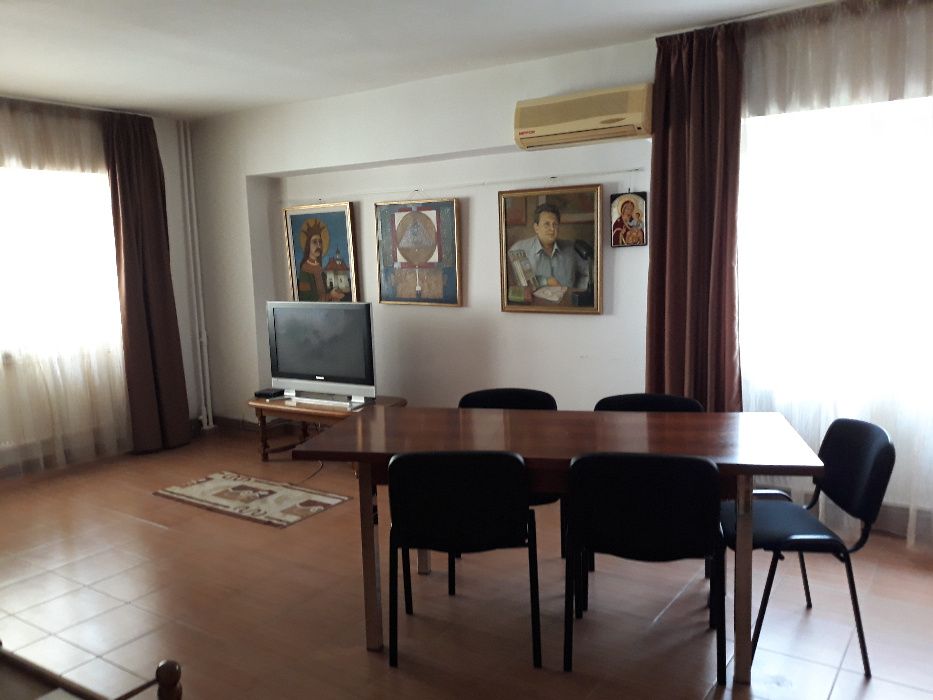 Apartament 4 camere, decomandat, Nicolina bulevard, prima statie