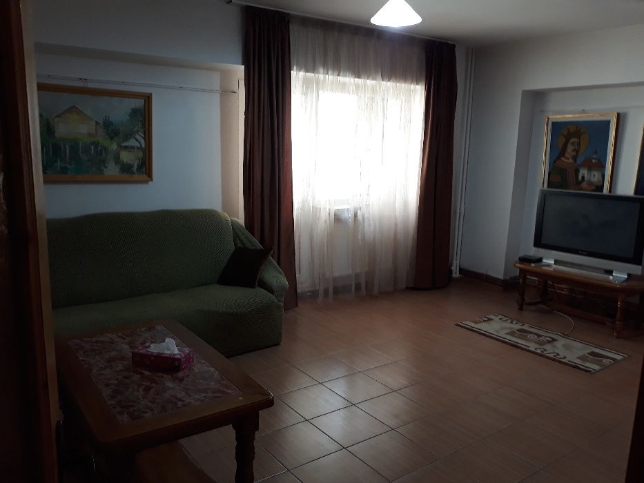 Apartament 4 camere, decomandat, Nicolina bulevard, prima statie