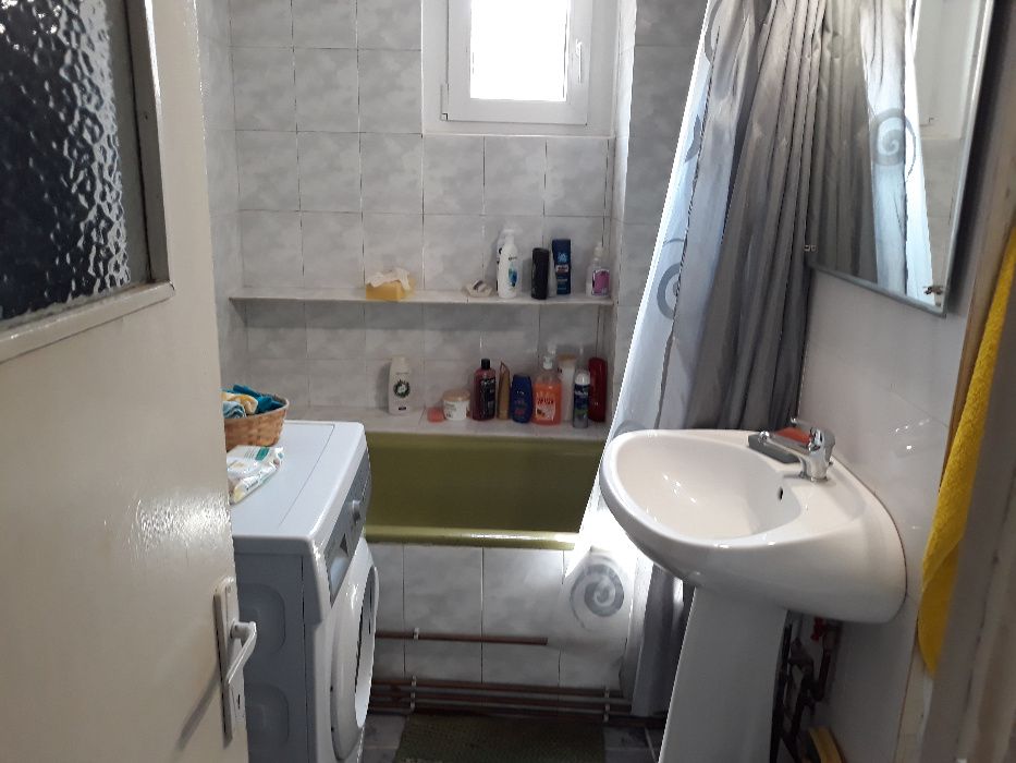 Apartament 4 camere, decomandat, Nicolina bulevard, prima statie