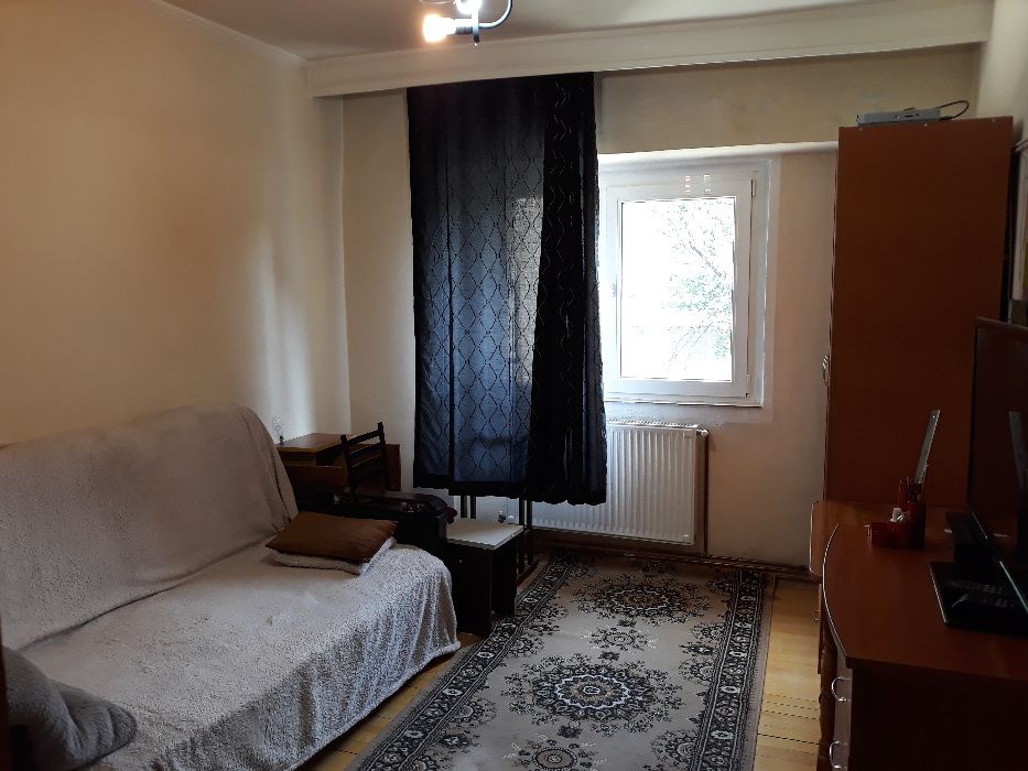 Apartament 4 camere, decomandat, Nicolina bulevard, prima statie