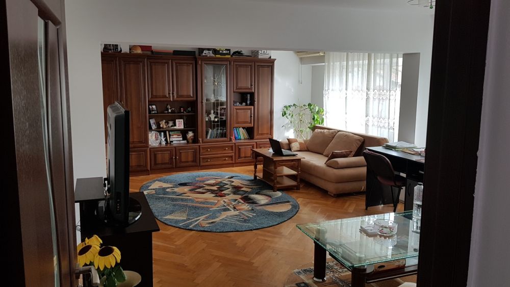 Apartament 4 camere complet mobilat - recompartimentat Zona Frumoasa