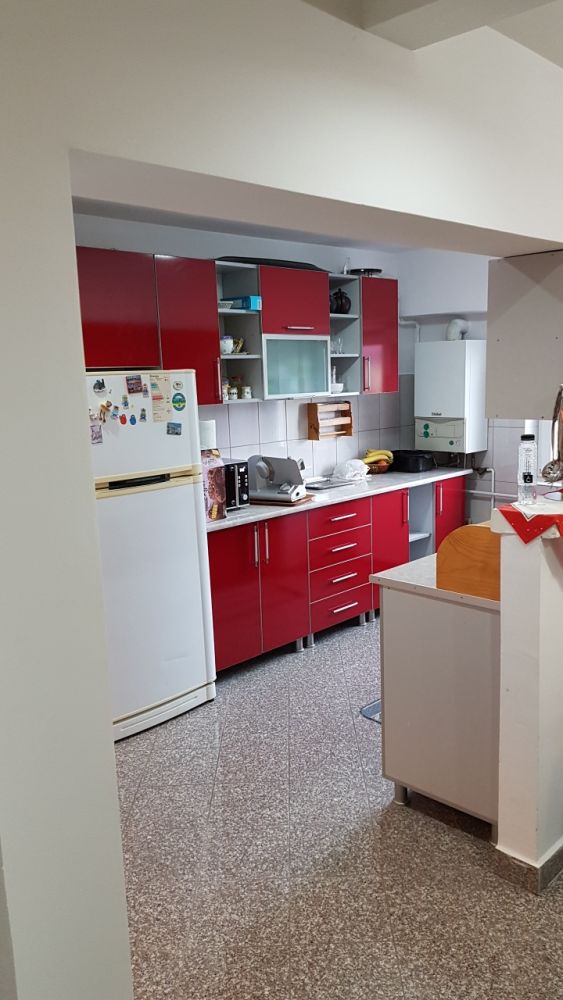 Apartament 4 camere complet mobilat - recompartimentat Zona Frumoasa