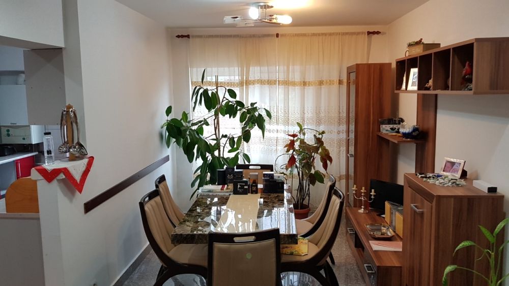 Apartament 4 camere complet mobilat - recompartimentat Zona Frumoasa