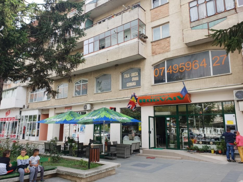 Spatiu Comercial 230mp Harlau Centru Vad