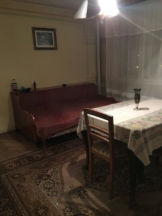 Apartament cu 3 camere,semidecomandat ,vis-a-vis de Palas