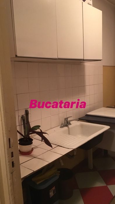 Apartament cu 3 camere,semidecomandat ,vis-a-vis de Palas