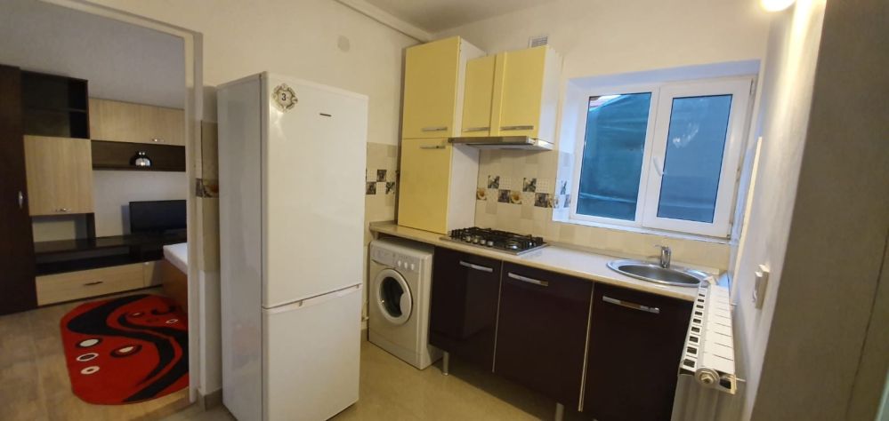 Inchiriez apartament cu o camera centu