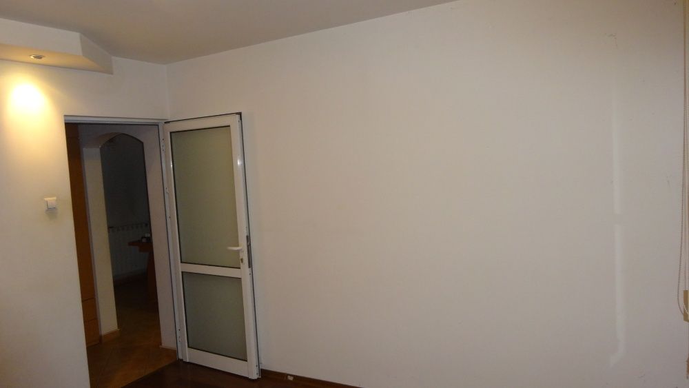 PF - inchiriez apartament(sp comercial) la parter- SF. Lazar