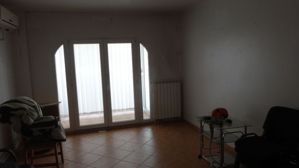 PF - inchiriez apartament(sp comercial) la parter- SF. Lazar