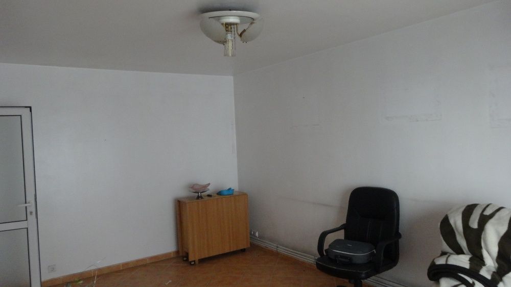 PF - inchiriez apartament(sp comercial) la parter- SF. Lazar