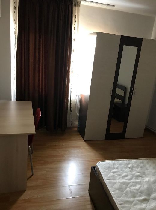 PF inchiriez apartament 3 camere decomandat Centru-Piata Unirii