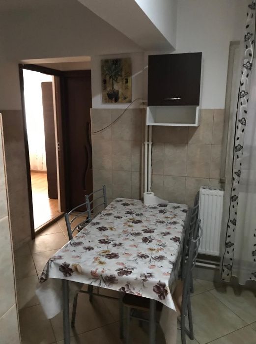 PF inchiriez apartament 3 camere decomandat Centru-Piata Unirii