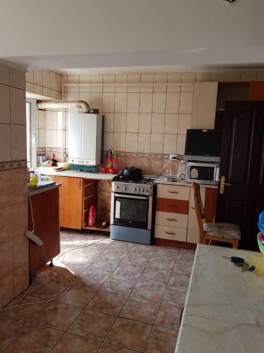 Închiriez apartament