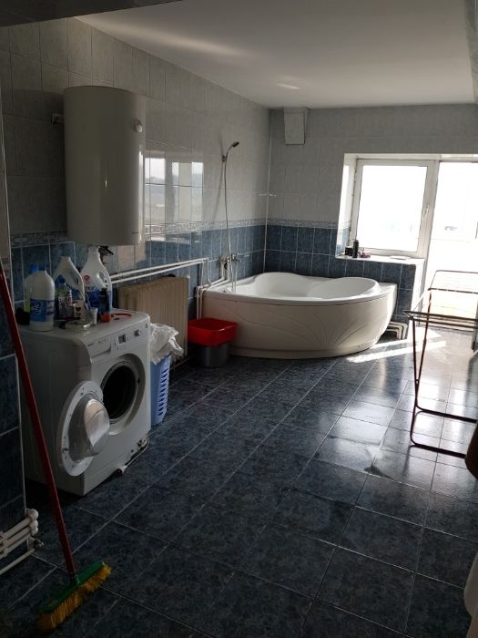 Închiriez apartament