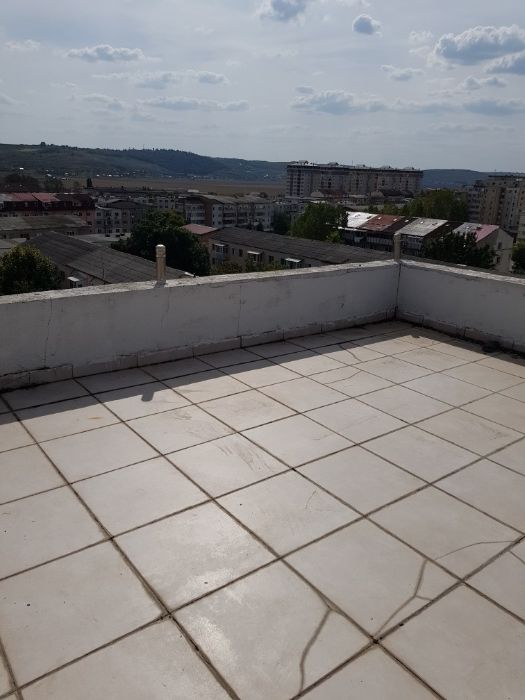 Închiriez apartament