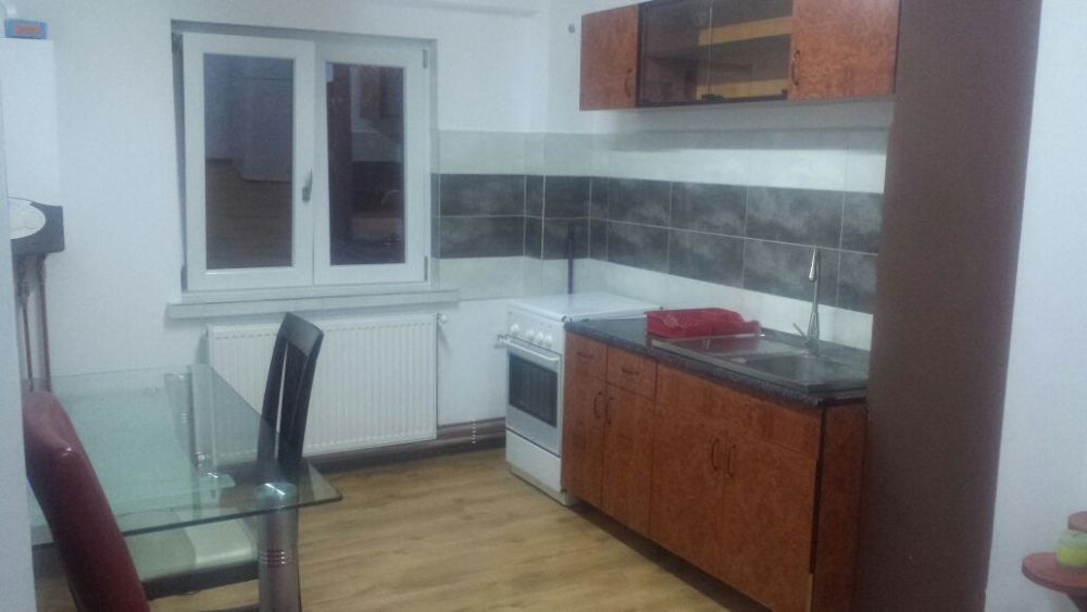 Vand apartament cu 3 camere Parter, 1 Mai