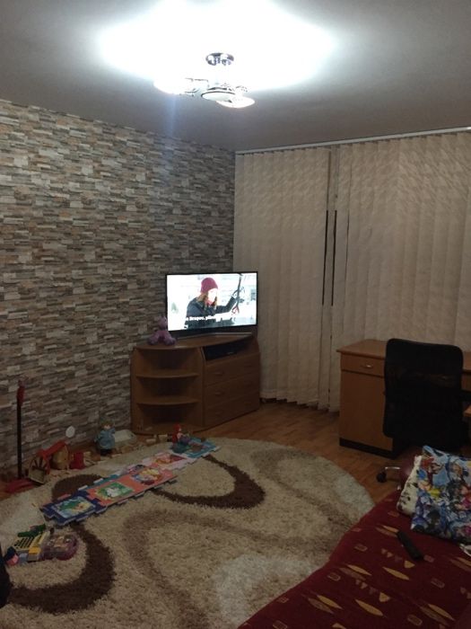 Ap. 3 camere decomandat, et. 4/4, zona Pedagogic (str. Fagaras)