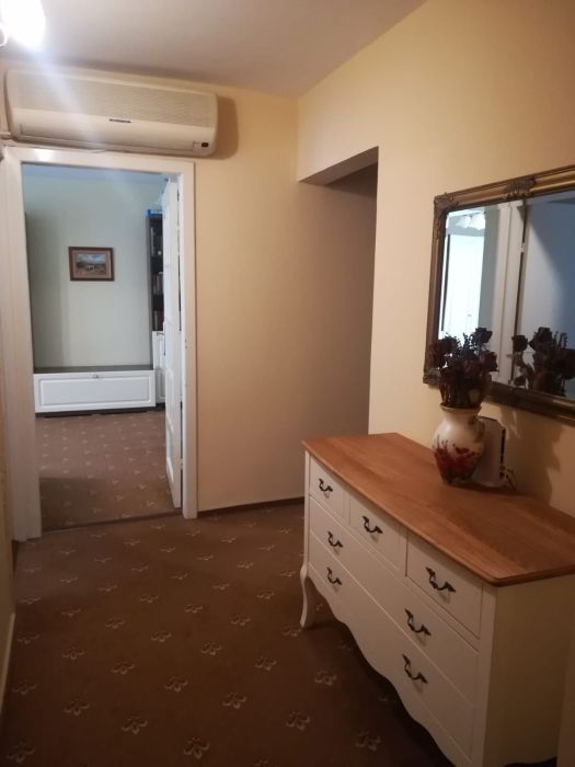 Vând apartament cu 4 camere, centrală termică, mobilat și utilat