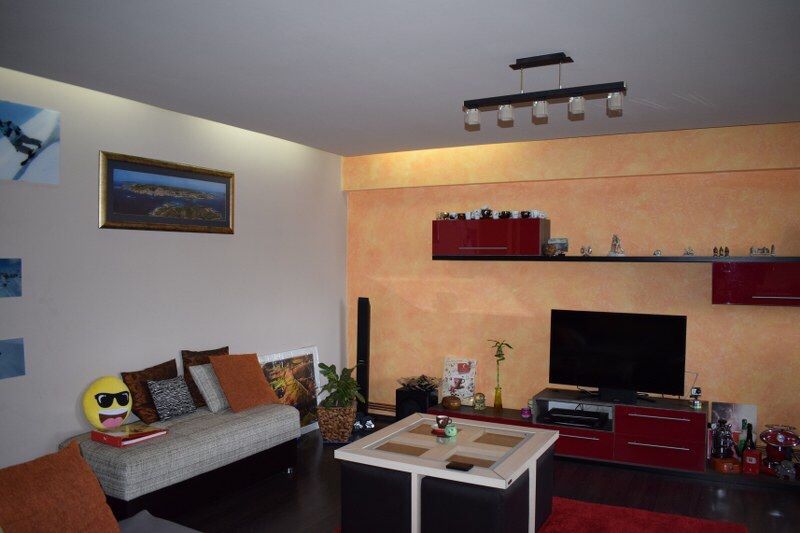 Apartament 4 camere, 97 m pătrați, an 1990