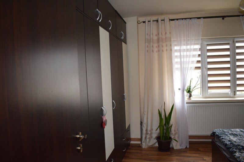 Apartament 4 camere, 97 m pătrați, an 1990