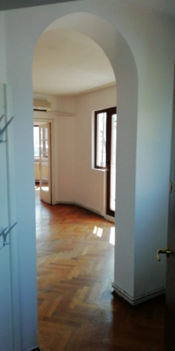 Inchiriez apartament 2 camere suprafata mare Piata Victoriei