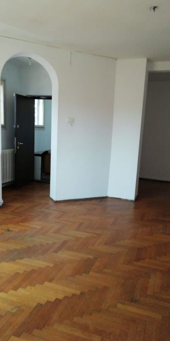 Inchiriez apartament 2 camere suprafata mare Piata Victoriei