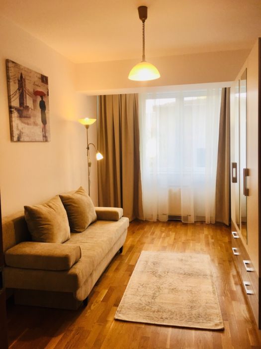 Inchiriere apartament 3 camere zona Decebal-Delea Noua