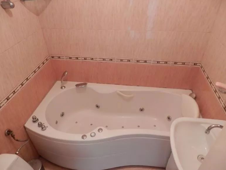 Inchiriez apartament cu 4 camere in zona Berceni