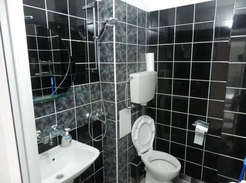 Inchiriez apartament cu 4 camere in zona Berceni