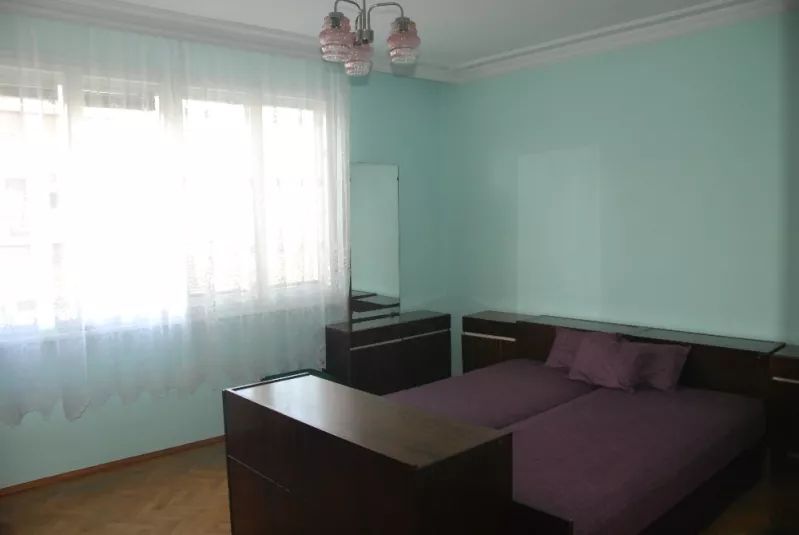 Inchiriez apartament cu 4 camere in zona Calea Calarasilor