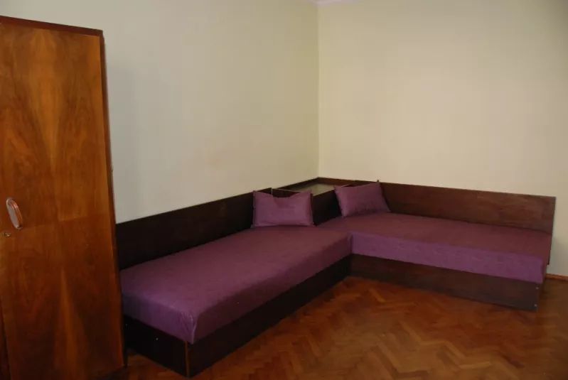 Inchiriez apartament cu 4 camere in zona Calea Calarasilor