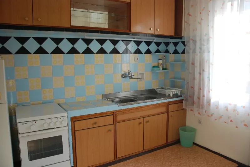 Inchiriez apartament cu 4 camere in zona Calea Calarasilor