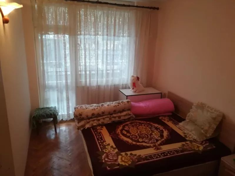 Inchiriez apartament cu 4 camere,Lujerului