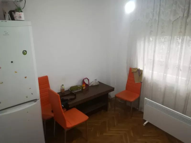 Inchiriez apartament cu 4 camere,Lujerului