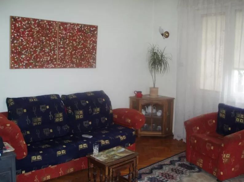 Inchiriez apartament cu 4 camere,Lujerului