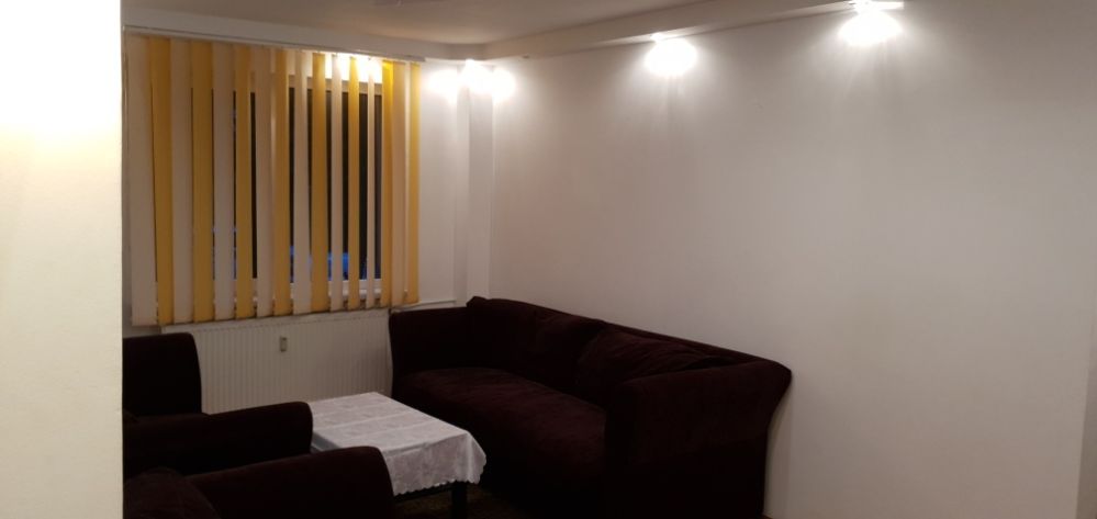 Apartament cu 4 Camere de închiriat