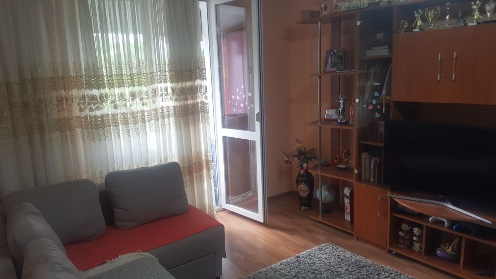 Vand apartament cu 2 camere