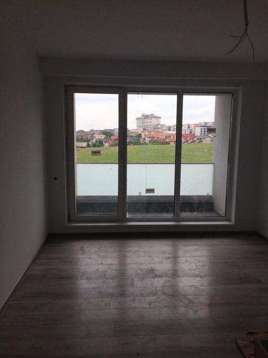 Vand apartament cu 2 camere