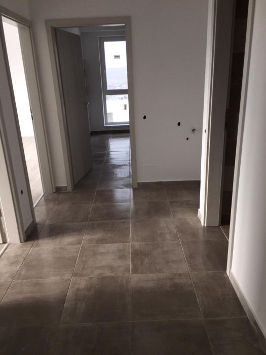 Vand apartament cu 2 camere